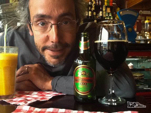 Suco natural e cerveja em café de Punta Arenas, no sul do Chile